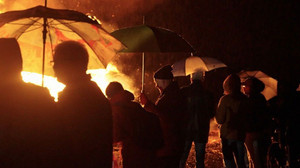Hutzelfeuer der FKG lockt zahlreiche Besucher nach Almendorf