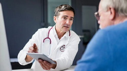 "Aufdringlich oder hartnäckig": Arzt verrät, warum er gesunde Patienten krankschreibt