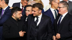 XXL-Militärparade in Paris: Macron versammelt die „Koalition der Willigen“