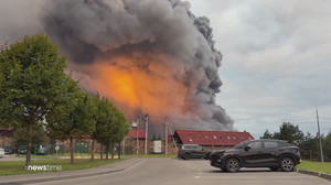 Lager von Russen-Versandriese in Flammen