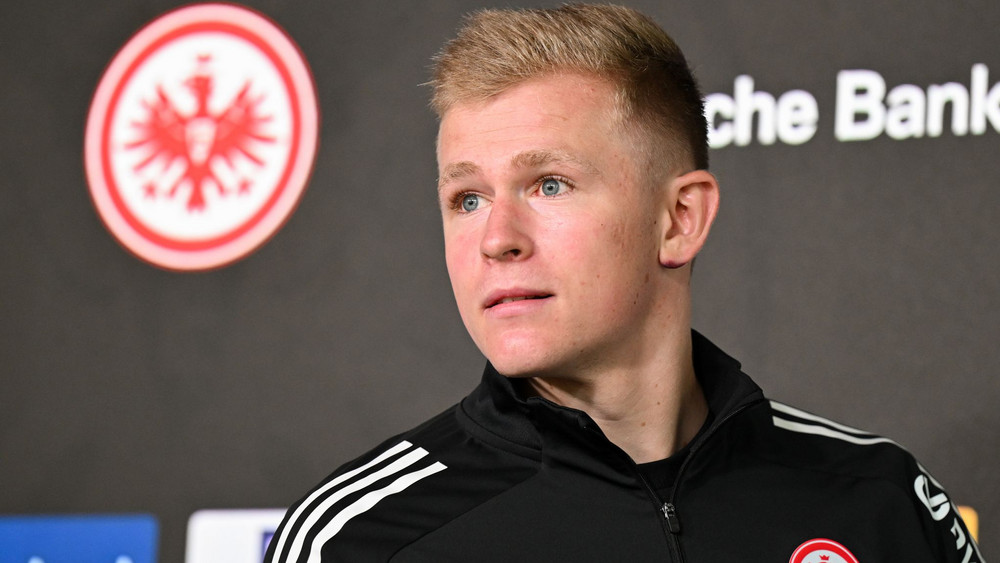 Pressekonferenz Eintracht Frankfurt - Jonathan Burkardt
