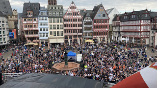 Löwen Frankfurt feiern Meisterschaft der DEL2 am Römer