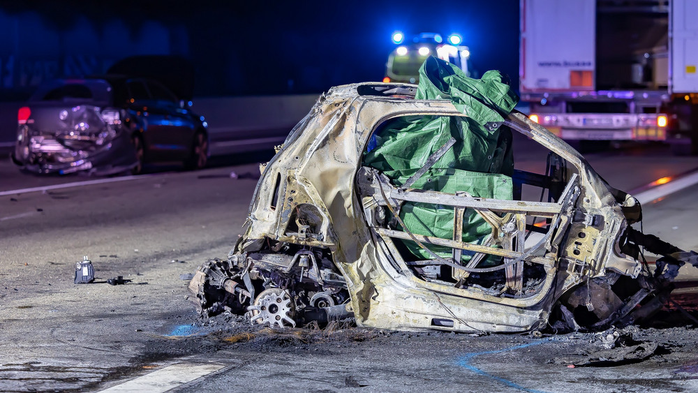 Auf der A3 bei Neu-Isenburg ist es zu einem tödlichen Unfall mit mehreren Fahrzeugen gekommen.