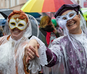 Viel Regen in Hessen: Wird Fastnacht ins Wasser fallen?