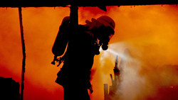 Feuer Flieden-Rückers: Landwirtschaftliches Anwesen brennt