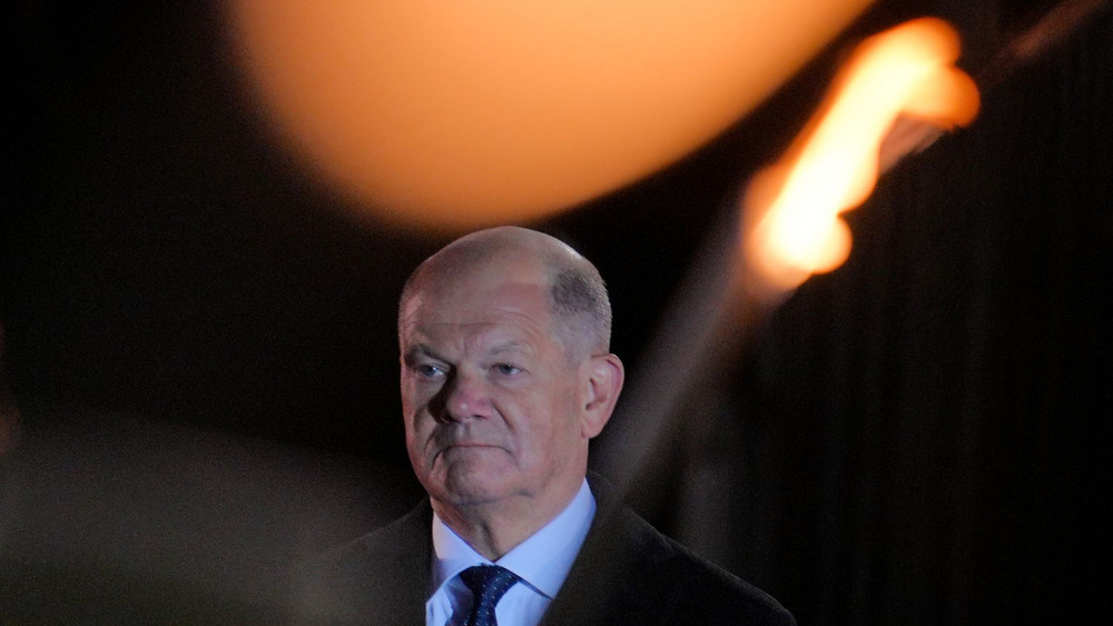 1.245 Tage war Olaf Scholz Bundeskanzler, wenn er heute die Amtsgeschäfte an seinen Nachfolger Friedrich Merz übergibt.
