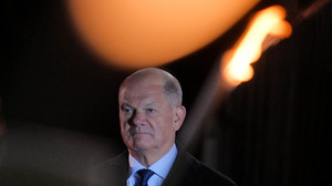 "Respect" zum Abschied: Zapfenstreich für Scholz