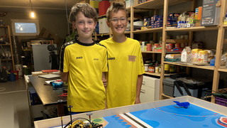 Zwei elfjährige Frankfurter programmieren Roboter: Vorfreude auf WM