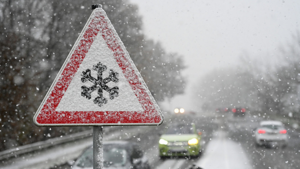 Schnee hat in Süddeutschland für viele Unfälle gesorgt. Zum Glück gab es nur Leichtverletzte 