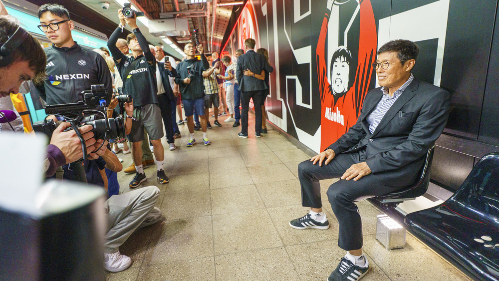 Die Sitze stammen aus dem Stadion.