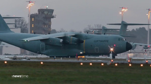 NATO-Soldaten kommen in Grönland an