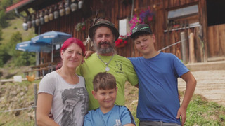 Gehaltscheck: Was verdient eine Familie auf der Alm?