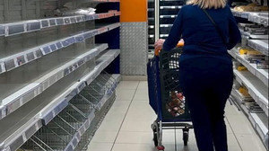 Leergeräumte Regale: Proteste in Italien gegen hohe Inflation