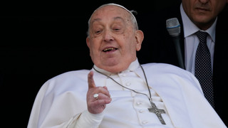 Papst Franziskus aus Krankenhaus entlassen