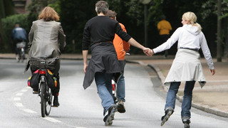 Autofreies Lumdatal: mit Inlinern oder dem Rad über freie Straßen