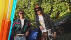 Lässig und ein wenig frech: Die 80er Jahre Clique
