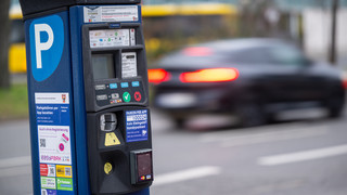 Stadt Kassel warnt: Falsche QR-Codes an Parkautomaten
