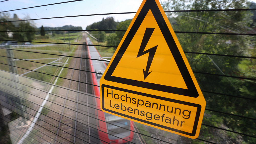 Arbeiten an Bahnanlagen ist wegen der Hochspannungsleitungen sehr gefährlich