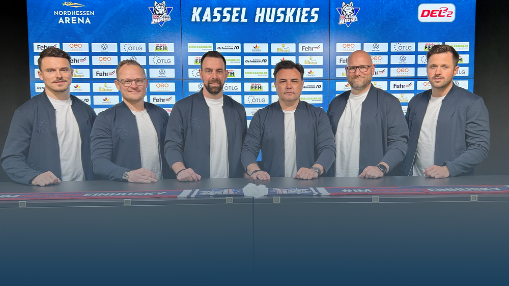 Derek Dinger (Dritter von links) wird neuer Geschäftsführer bei den Kassel Huskies.