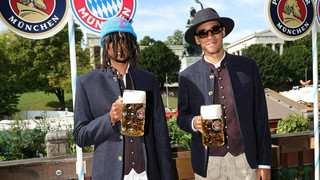 FC Bayern: Gute Laune beim traditionellen Wiesn-Besuch