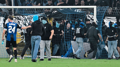 Platzsturm im Derby : Kaiserslautern wirft Waldhof raus
