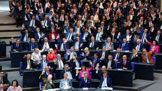 AfD in neuer Umfrage mit Union gleichauf