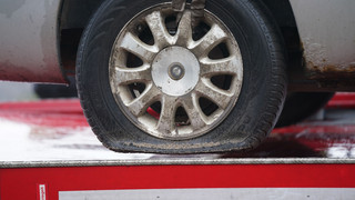 Während Domplatz-Konzert: Mann sticht an 21 Autos die Reifen platt