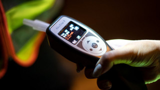 Unfall bei Eschwege gebaut - Polizei findet Fahrer schlafend im Auto