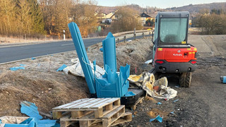 Unbekannte sprengen Toilettenhäuschen in Dietzhölztal