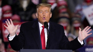 Facebook und Instagram: Trump bekommt Accounts nach Sperre zurück