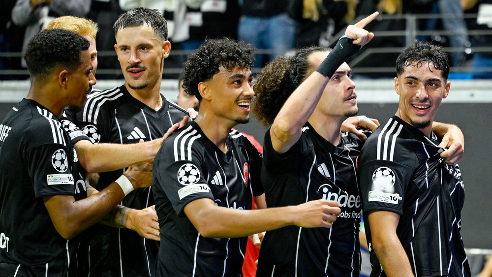 Die Eintracht-Profis wollen auch beim Auswärtsspiel bei Atlético Madrid jubeln (Archivbild).