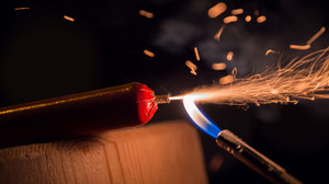 Bürstadt: Unbekannter steckt Böller in Kapuze eines Kindes