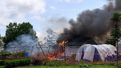 Wütende Menschenmenge setzt Ebola-Behandlungszentrum im Kongo in Brand