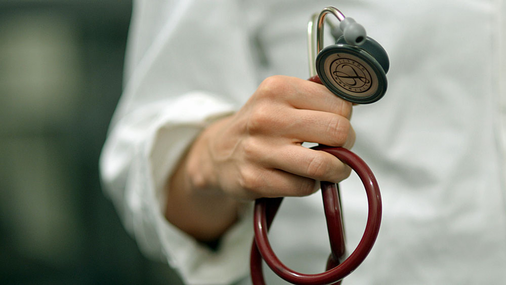 Die Gewerkschaft Marburger Bund fordert bessere Bezahlung für Ärztinnen und Ärzte an deutschen Unikliniken und ruft deshalb zum Warnstreik auf (Symbolbild).