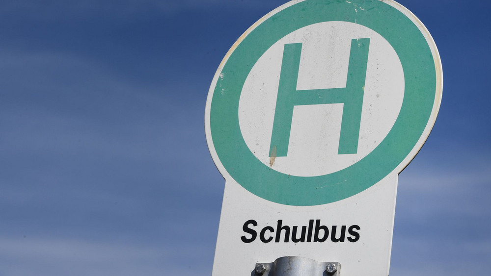 Unfall mit Schulbus (Illustration)