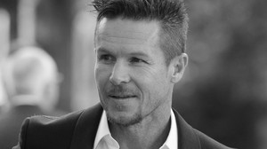 «Born to fly» – Extremsportler Baumgartner stürzt zu Tode