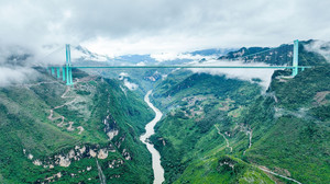 Weltweit höchste Brücke eröffnet in China