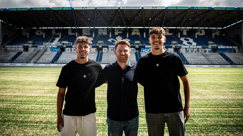 Tim Arnold, Sportdirektor Paul Fernie und Max Pfister.