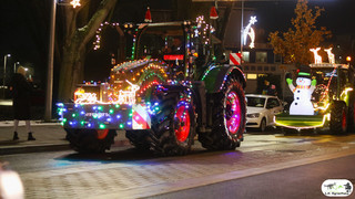 Lichterfahrt in Baunatal: Bunte Traktoren rollen durch die Stadt