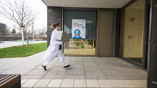 Uni-Klinik Frankfurt: Mitarbeiter dürfen mit Corona früher arbeiten