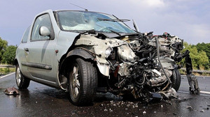 Tödlicher Crash auf der B84: Für eine Person kommt jede Hilfe zu spät