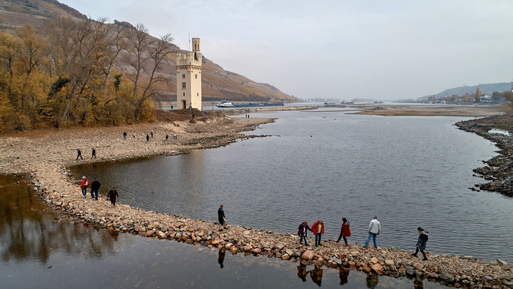 Niedrigwasser im Rhein: Weg zum Mäuseturm bleibt gefährlich