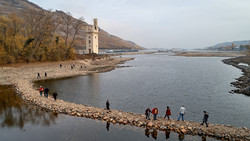 Niedrigwasser im Rhein: Weg zum Mäuseturm bleibt gefährlich