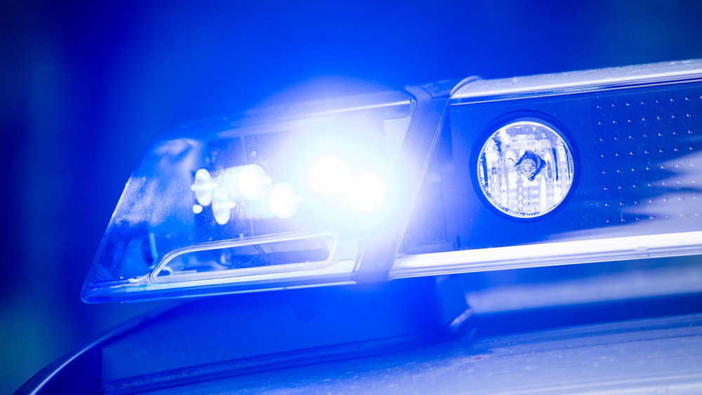 Die Jugendliche wurde bis zum Eintreffen der Polizei festgehalten