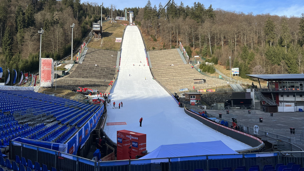 Neben der Skisprungschanze in Willingen in Nordhessen soll bis 2026 eine zweite große Schanze entstehen.