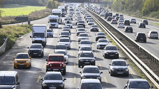 Bahn, Straße Flughafen: Zu Weihnachten wird es voll