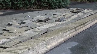  Wiesbaden: Wasserrohrbruch bremst Verkehr aus