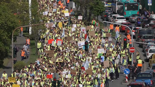 Lufthansa feiert Jubiläum – draußen eskalieren die Streiks