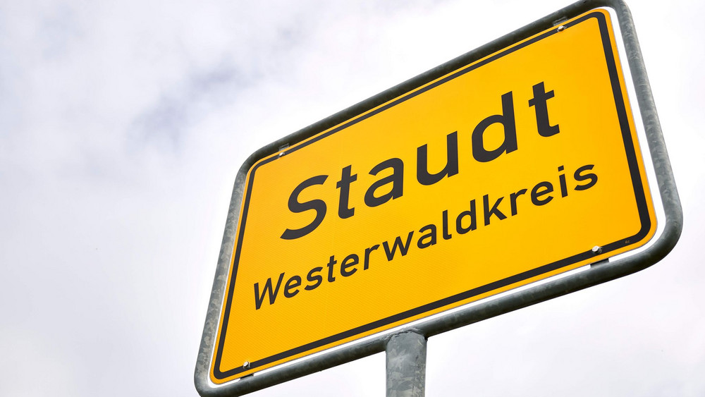 Zoll stoppt illegale Zigarettenfabrik