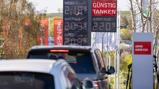 Spritpreise sinken nur rund 3 Cent - Forderung nach mehr